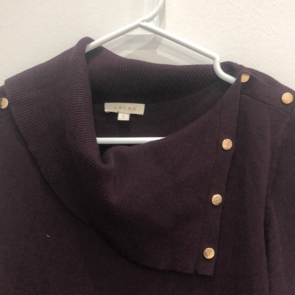 Laura large maroon long sleeve sweater with golden button design - Picture 2 of 6